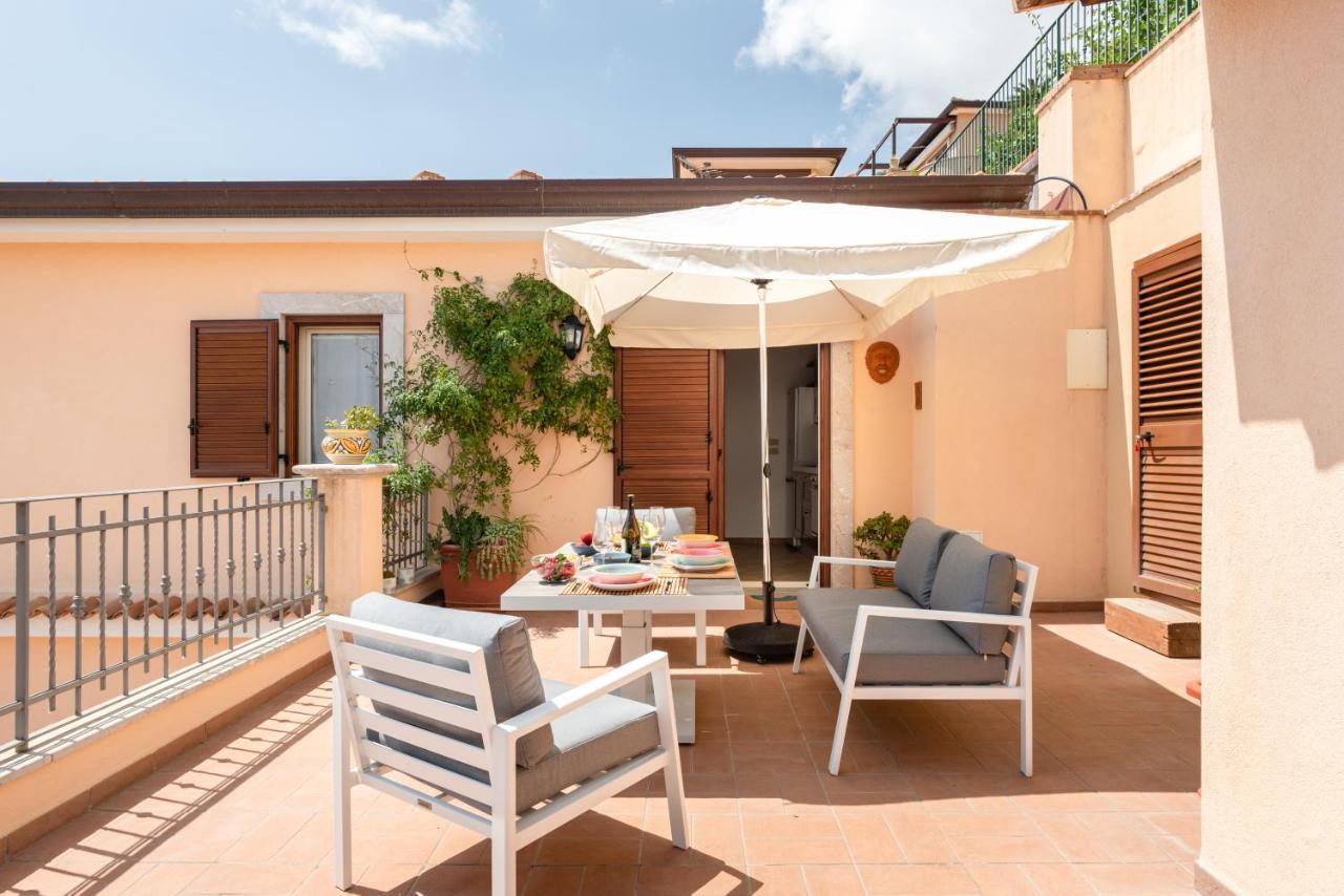 Taormina Panoramic Apartment With Parking מראה חיצוני תמונה