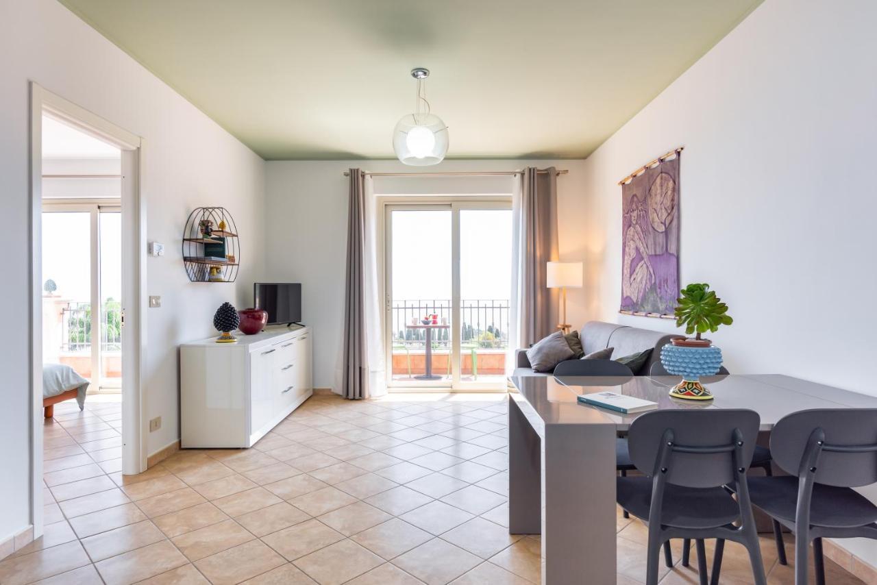 Taormina Panoramic Apartment With Parking מראה חיצוני תמונה