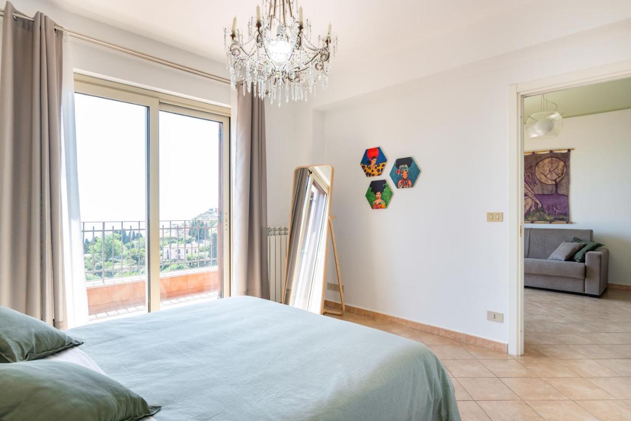 Taormina Panoramic Apartment With Parking מראה חיצוני תמונה