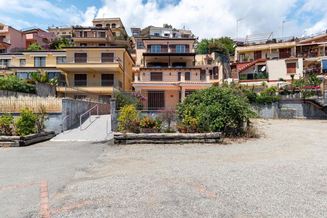 Taormina Panoramic Apartment With Parking מראה חיצוני תמונה