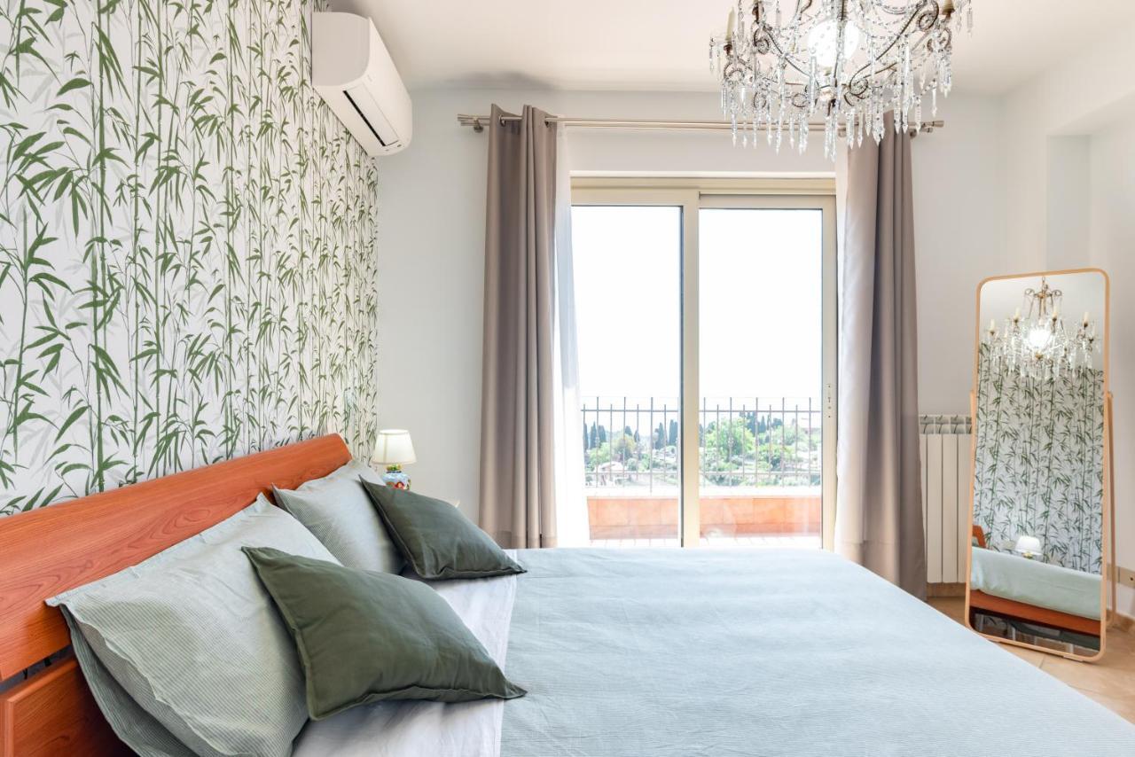 Taormina Panoramic Apartment With Parking מראה חיצוני תמונה
