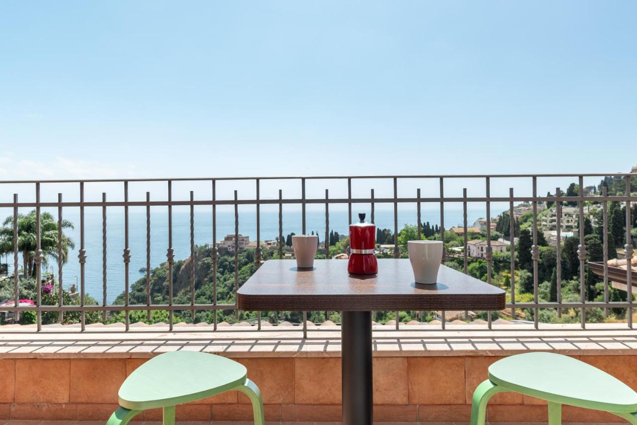 Taormina Panoramic Apartment With Parking מראה חיצוני תמונה